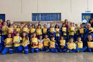Município de Alpestre realiza entrega de uniformes escolares