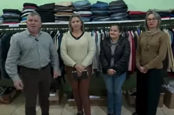 Alpestre de Braços Abertos para Aquecer Sua Família