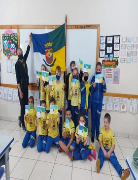 Alunos da Escola Luiz Primo Balbinotti realizam atividades referente ao aniversário do município