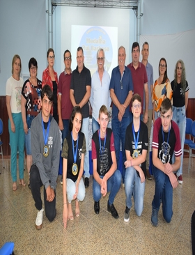Medalha Rui Barbosa é entregue para alunos da rede municipal e estadual