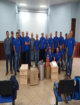 Associação Alpestrense de Apicultores recebe equipamentos para incentivo da produção