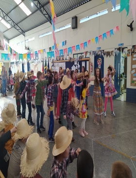 Escolas da rede municipal realizam festa junina