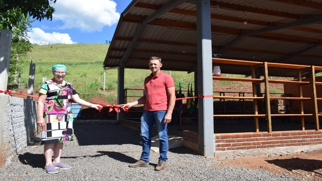 Barracão Agroecológico é inaugurado na Escola Estadual de Ensino Fundamental Carlos Becker