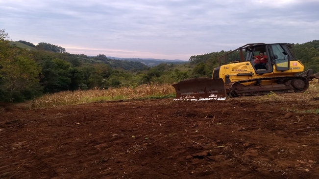 Programa de horas máquinas atende agricultores do município