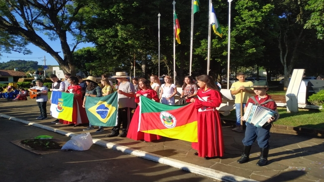 Hora cívica celebra aniversário do município