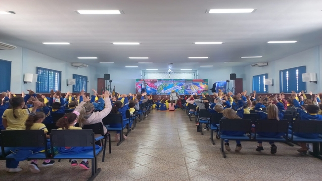 Alunos participam de palestra sobre a importância de cuidar da água