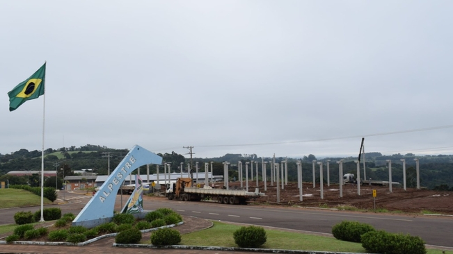 Seguem a todo vapor as obras de construção dos pavilhões na área industrial