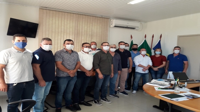 Lideranças participam de reunião no Gabinete Municipal