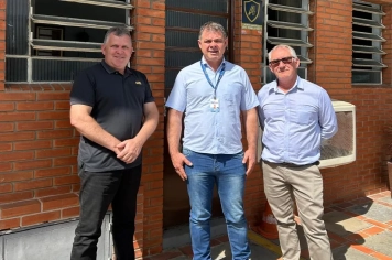 Prefeito participa de reunião para melhoria da logística de atendimentos na Saúde