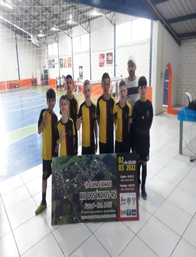 Jogadores da Escolinha de Alpestre participam de campeonato de futsal 