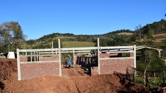 Pavilhão está sendo construído na comunidade de Sanga Leonardo